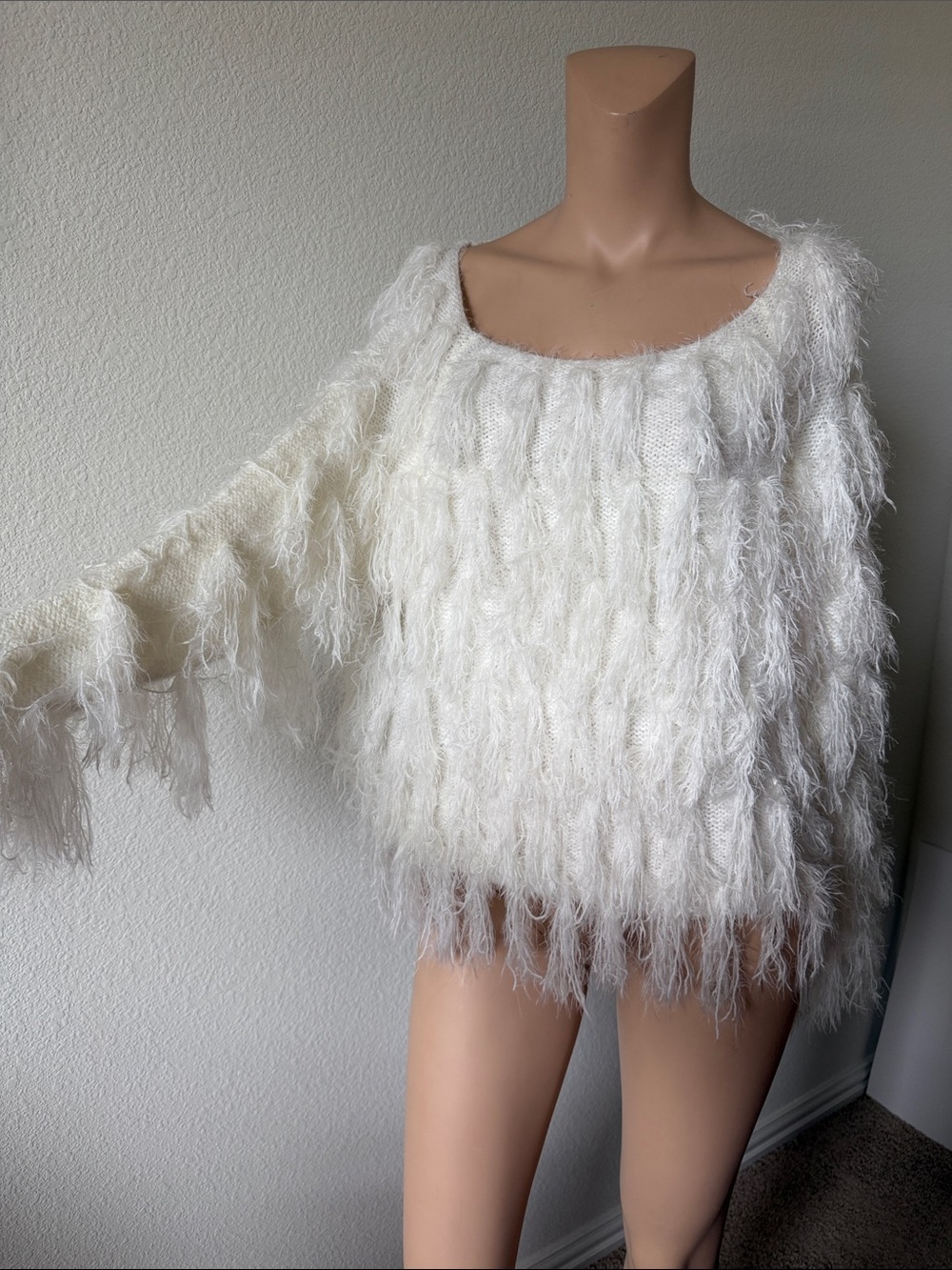 Peach Love California Fuzzy White Crewneck Sweater Large